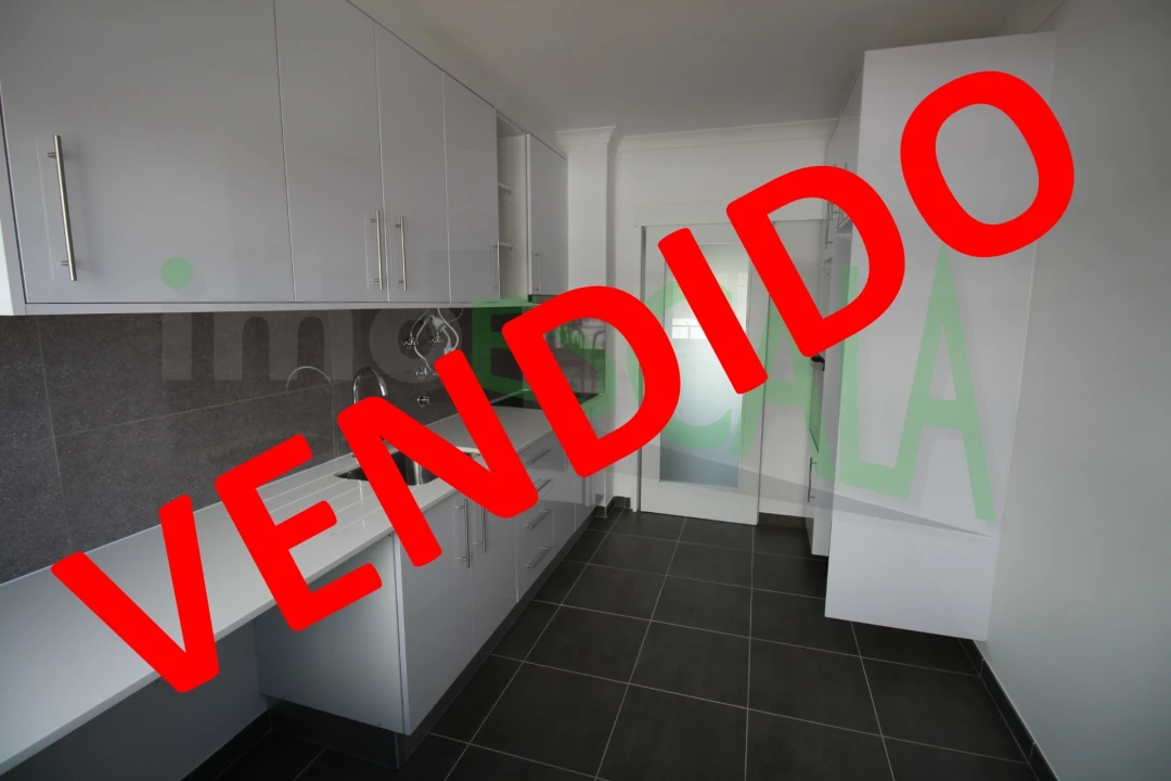 Apartamento T2 para Venda em Aveiras de Cima Foto 1