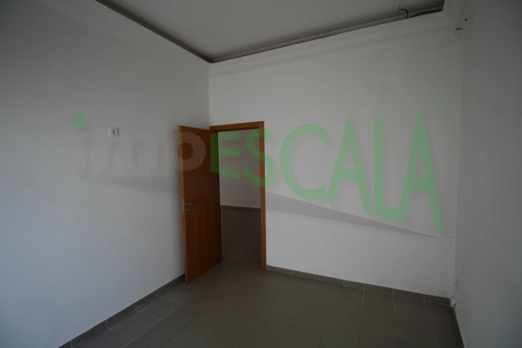 Loja para Venda em Cartaxo e Vale da Pinta Foto 4