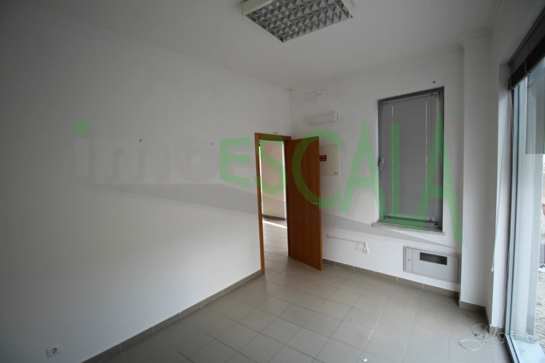 Loja para Venda em Cartaxo e Vale da Pinta Foto 5