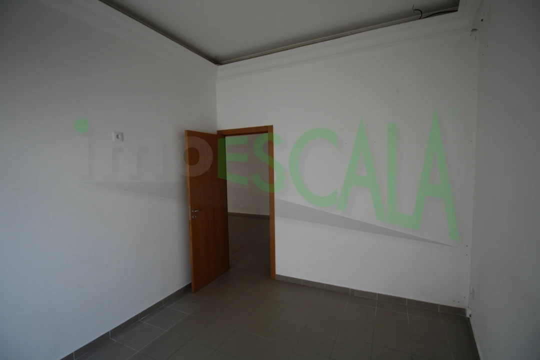 Loja para Venda em Cartaxo e Vale da Pinta Foto 4