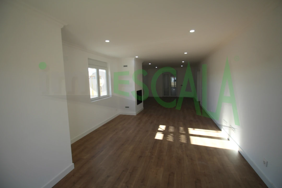 Moradia T3 para Venda em Fazendas de Almeirim Foto 21