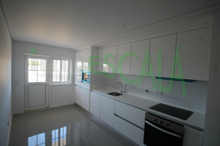 Apartamento T3 para Venda em Cartaxo e Vale da Pinta Foto 2