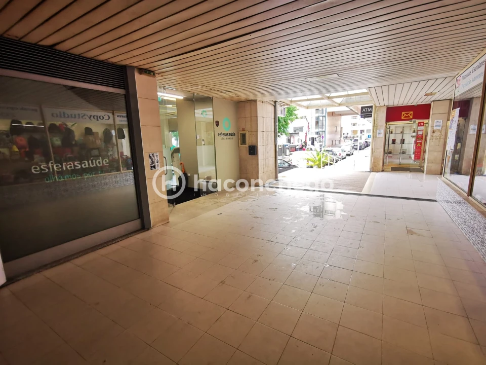 Loja para Arrendamento em Arcozelo Foto 3
