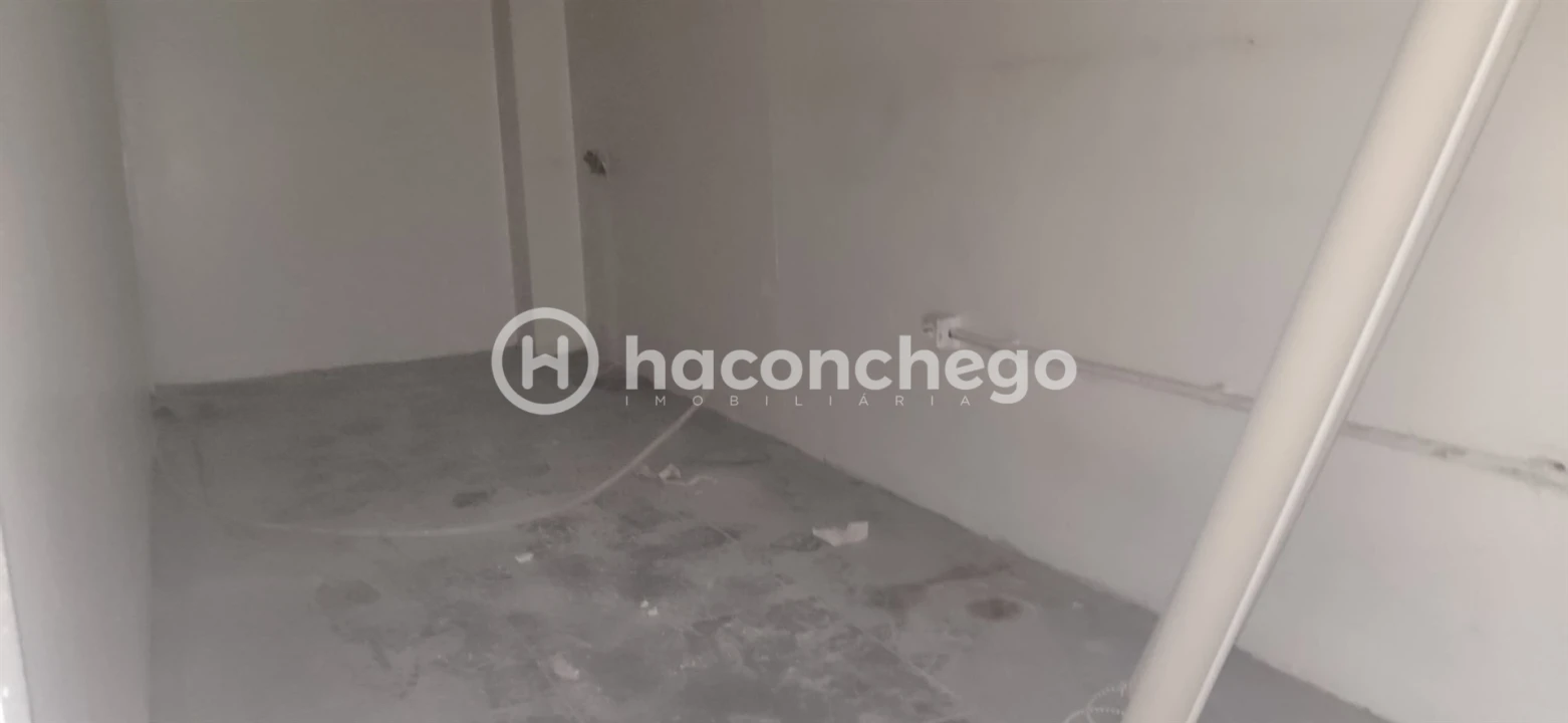 Loja para Arrendamento em Arcozelo Foto 18