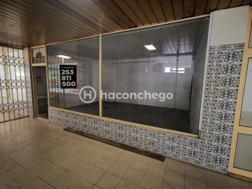 Loja para Arrendamento em Arcozelo