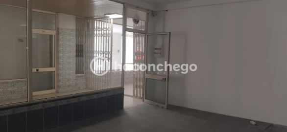 Loja para Arrendamento em Arcozelo
