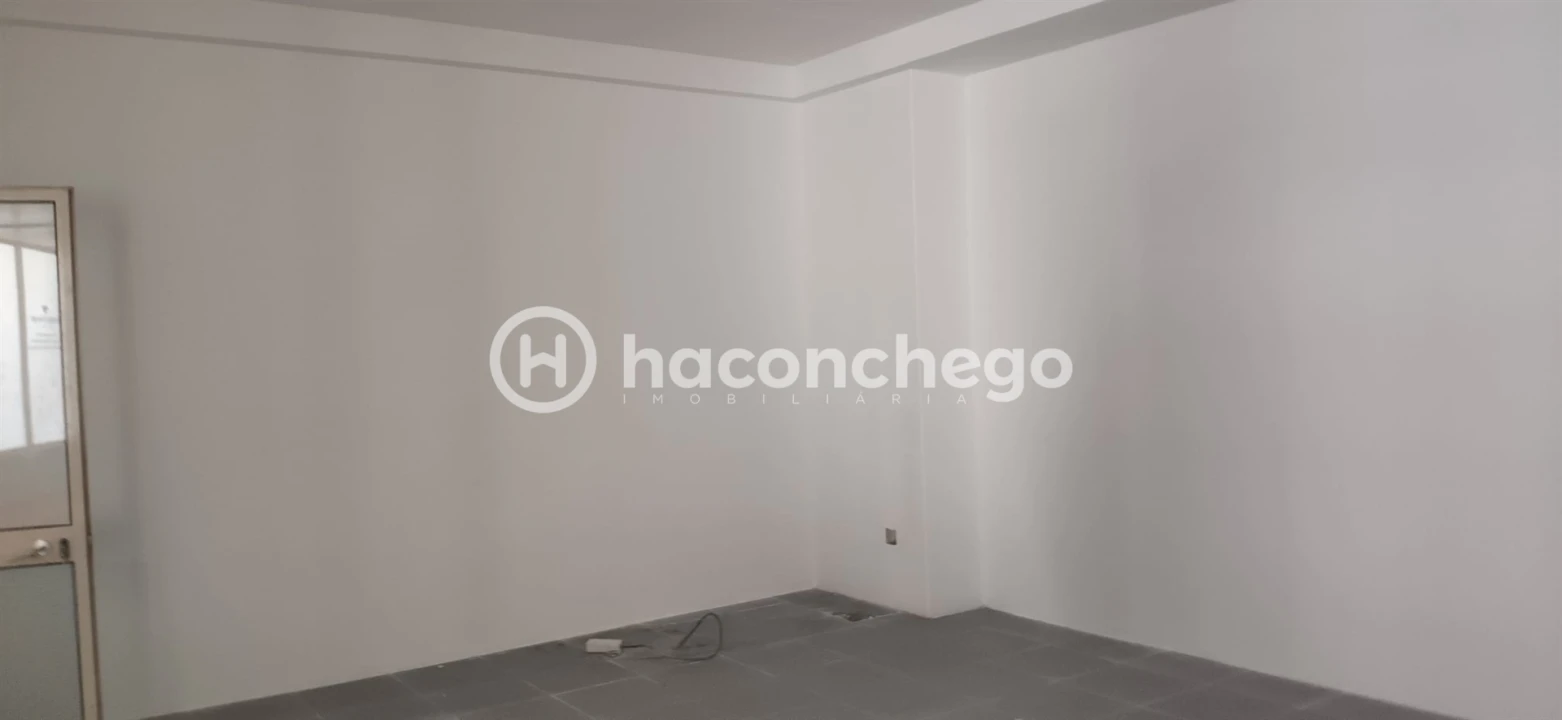 Loja para Arrendamento em Arcozelo Foto 21