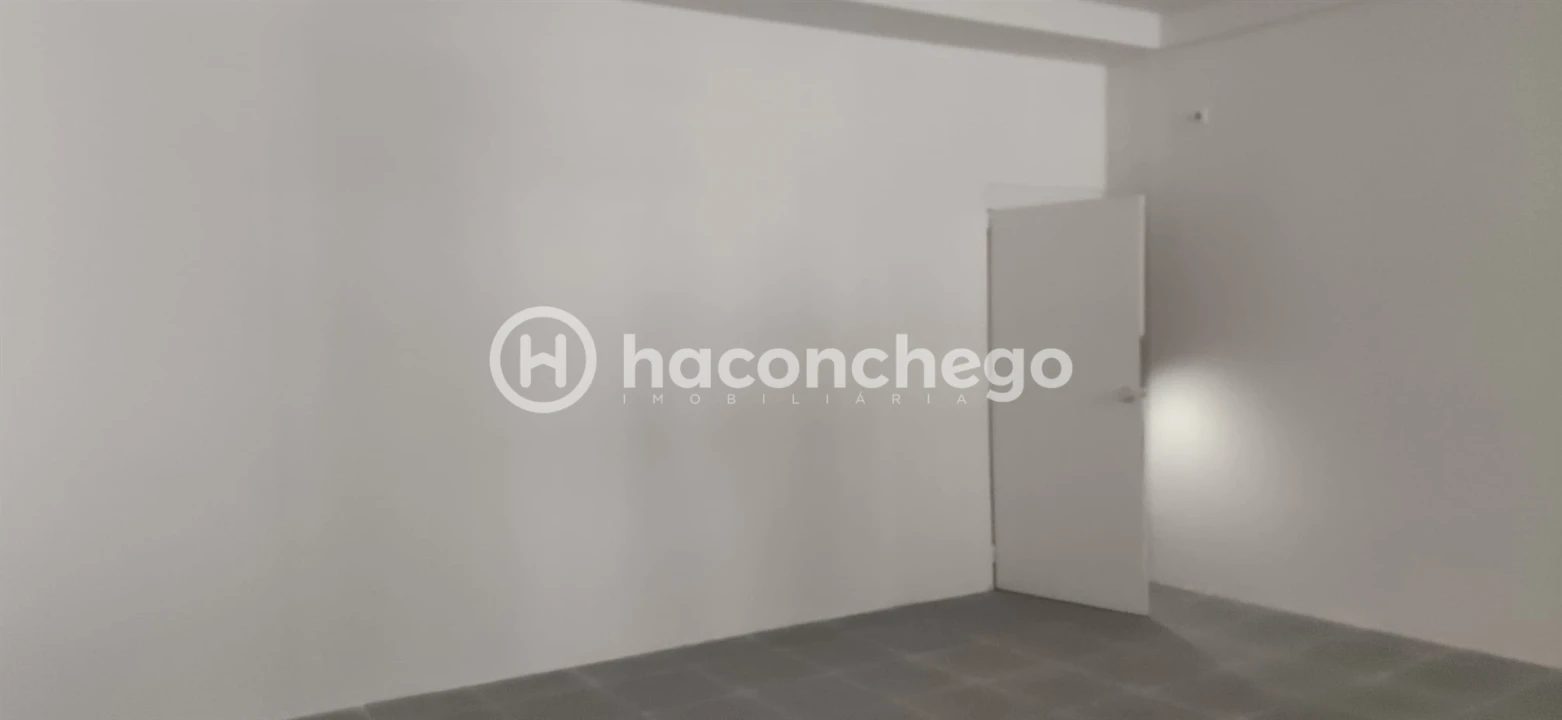 Loja para Arrendamento em Arcozelo Foto 17