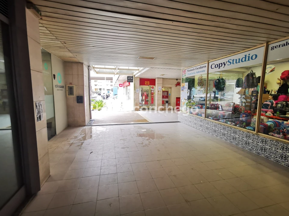 Loja para Arrendamento em Arcozelo Foto 4