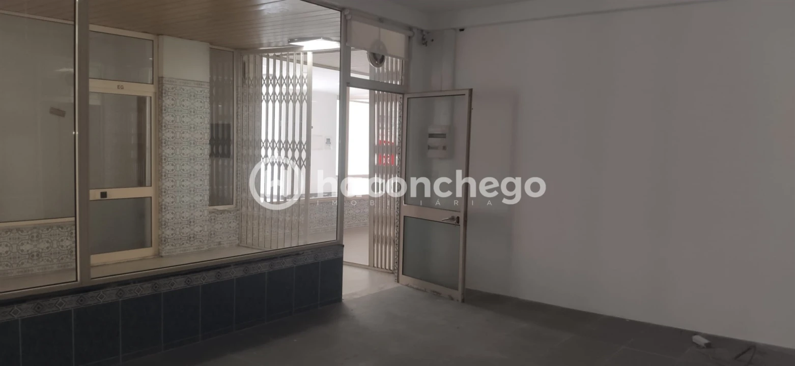 Loja para Arrendamento em Arcozelo Foto 13