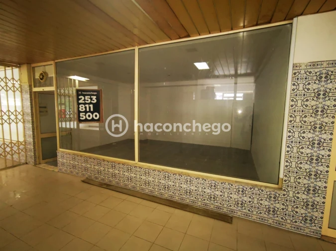 Loja para Arrendamento em Arcozelo Foto 9