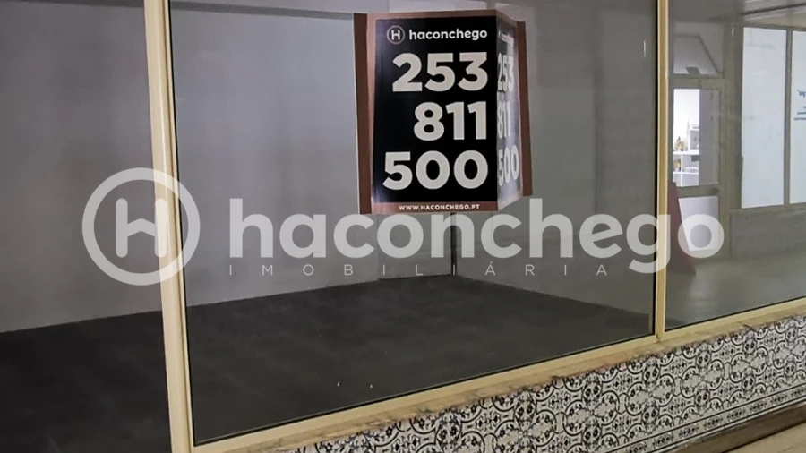 Loja para Arrendamento em Arcozelo