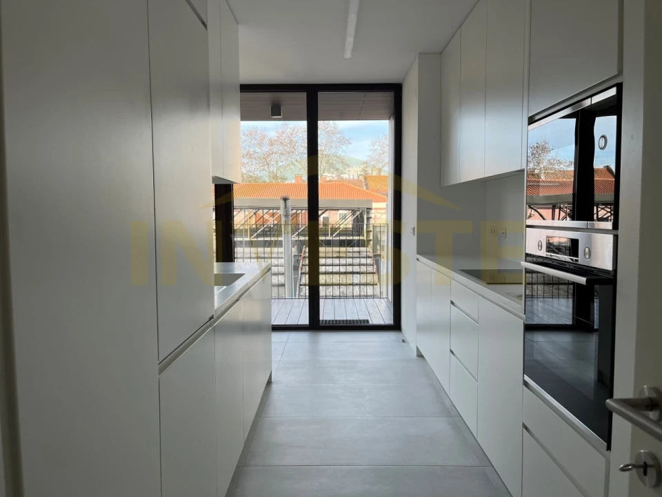 Apartamento T2 para Arrendamento em Benfica Foto 2