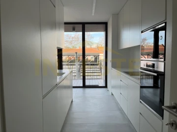 Apartamento T2 para Arrendamento em Benfica