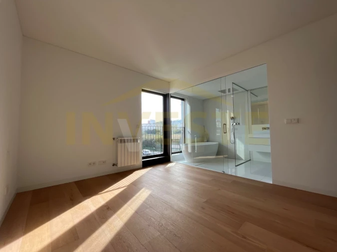 Apartamento T2 para Arrendamento em Benfica Foto 4