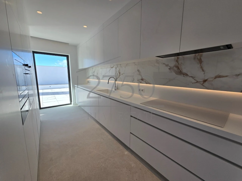 Apartamento T4 para Venda em Carcavelos e Parede Foto 12