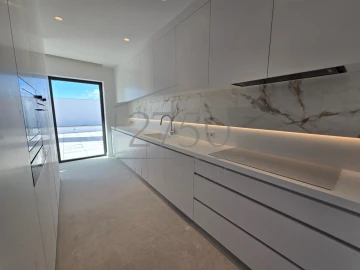 Apartamento T4 para Venda em Carcavelos e Parede