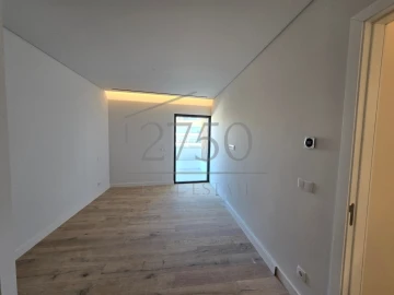 Apartamento T4 para Venda em Carcavelos e Parede