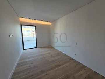 Apartamento T4 para Venda em Carcavelos e Parede