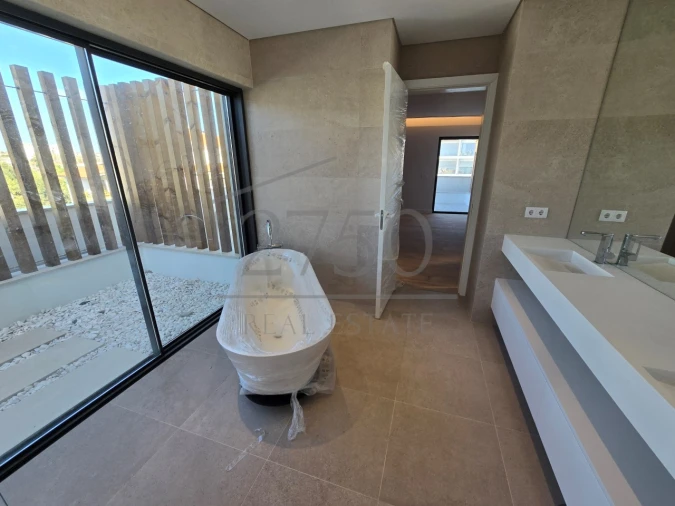 Apartamento T4 para Venda em Carcavelos e Parede Foto 17