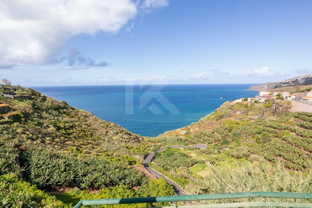 Moradia T4 para Venda em Ribeira Brava Foto 2