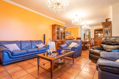 Moradia T4 para Venda em Ribeira Brava