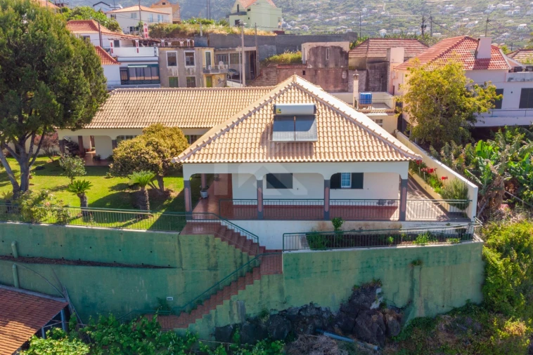 Moradia T4 para Venda em Ribeira Brava Foto 56