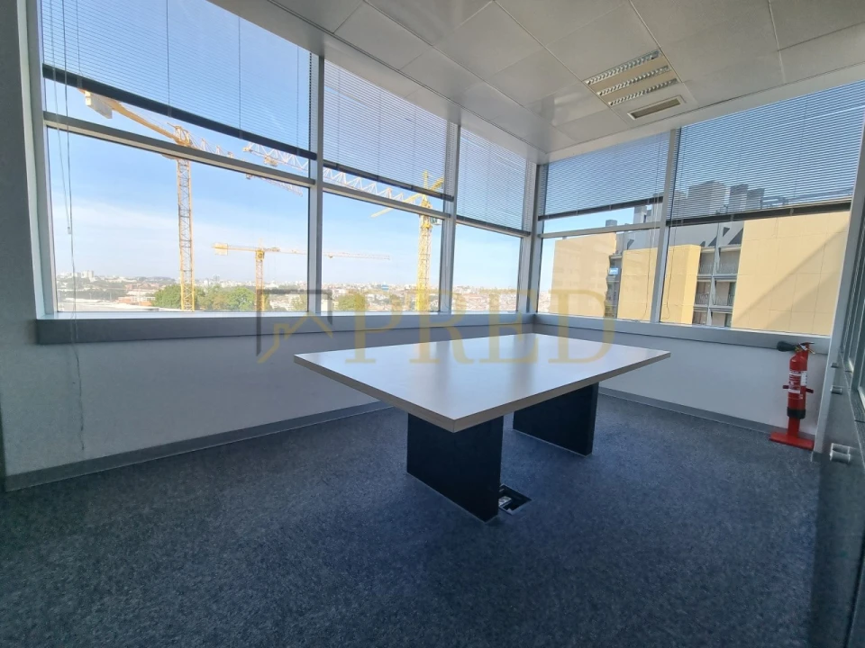 Escritório para Arrendamento em Santa Marinha e São Pedro da Afurada Foto 7