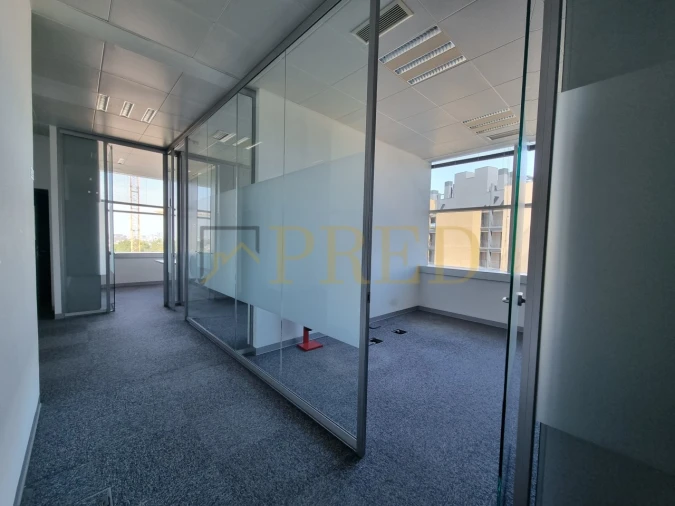 Escritório para Arrendamento em Santa Marinha e São Pedro da Afurada Foto 2