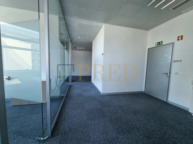 Escritório para Arrendamento em Santa Marinha e São Pedro da Afurada Foto 4