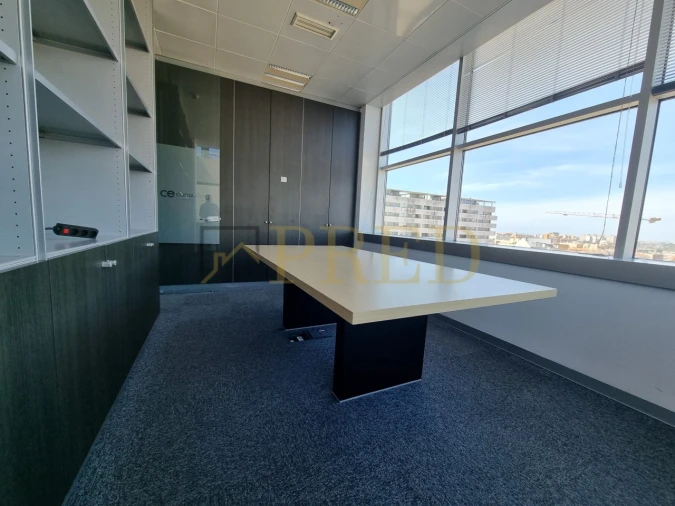 Escritório para Arrendamento em Santa Marinha e São Pedro da Afurada Foto 8