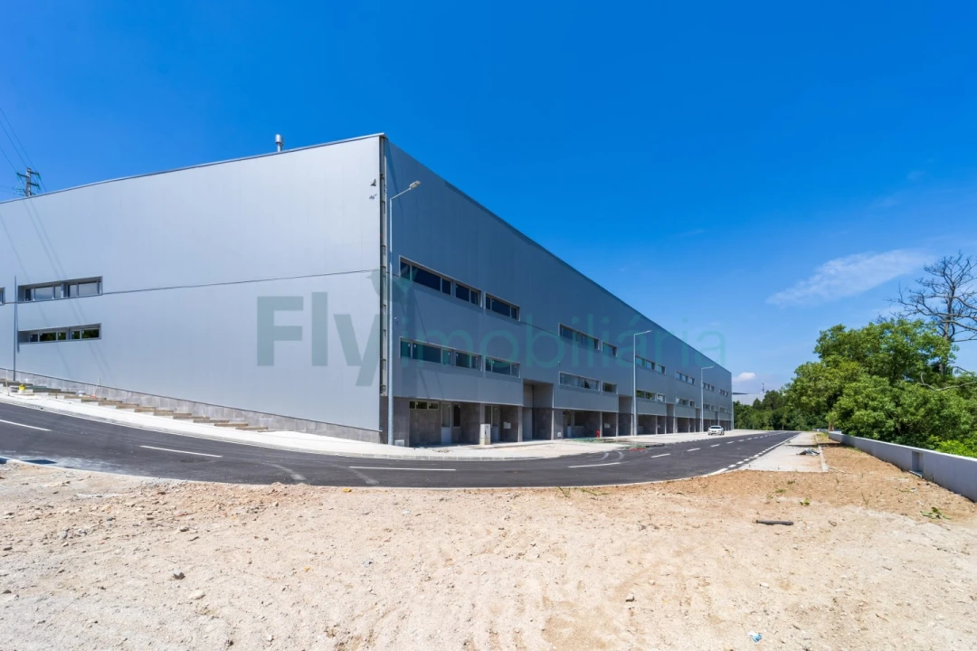 Armazém para Venda em Vila Nova do Campo Foto 1