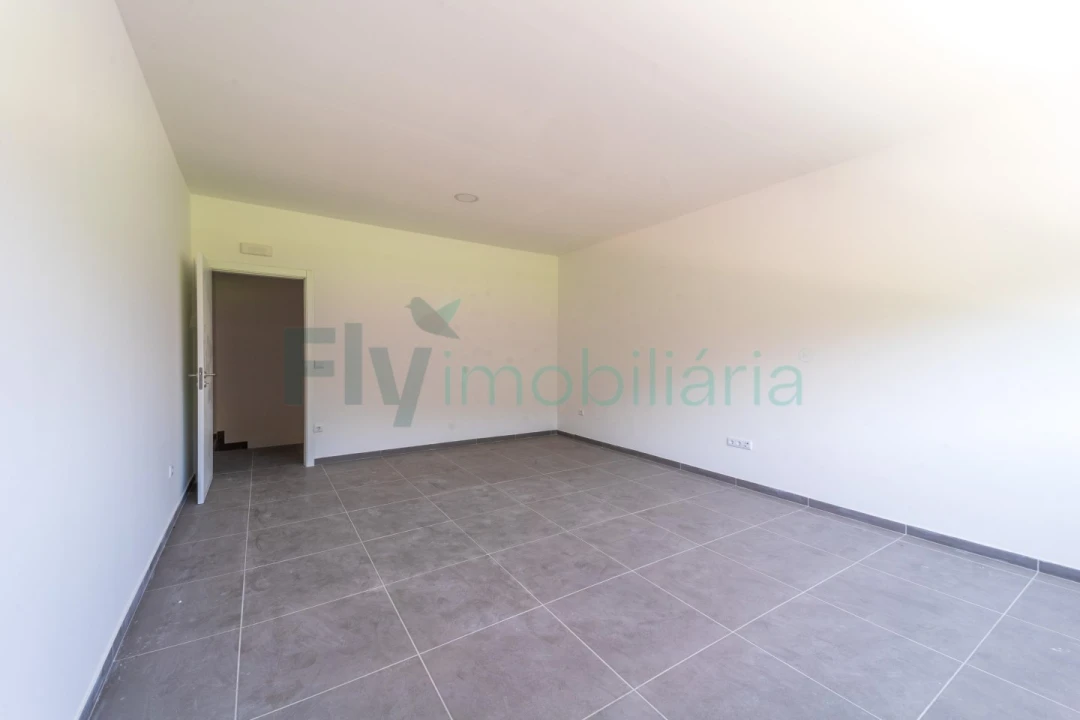 Armazém para Venda em Vila Nova do Campo Foto 34