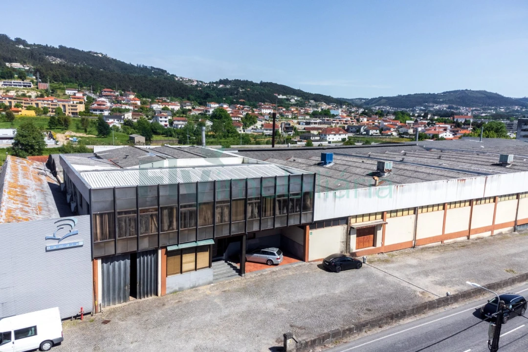 Armazém para Venda em Caldas de Vizela (São Miguel e São João) Foto 2