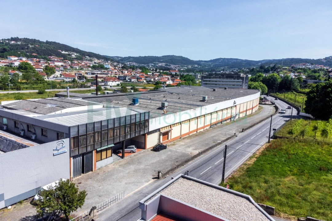 Armazém para Venda em Caldas de Vizela (São Miguel e São João) Foto 3