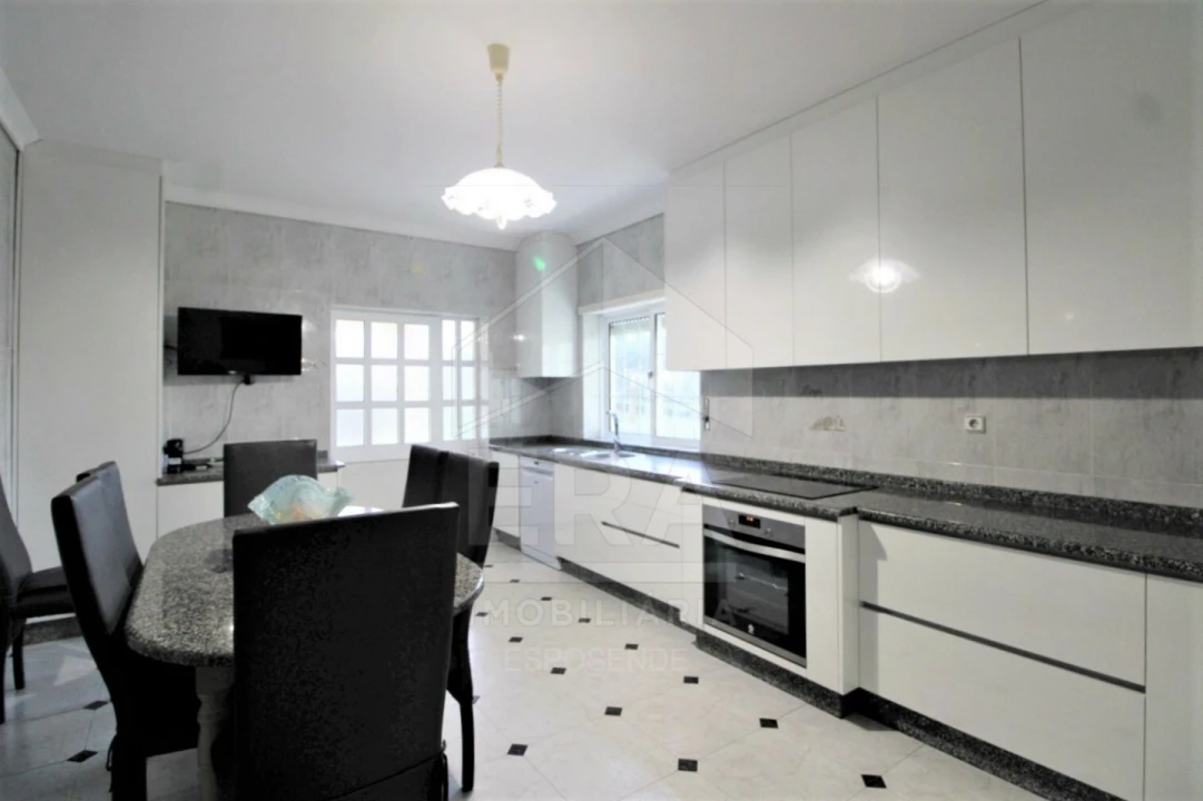 Moradia T4 para Venda em Ganfei Foto 1