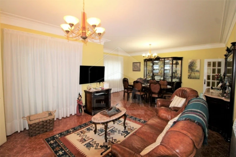 Moradia T4 para Venda em Ganfei Foto 3