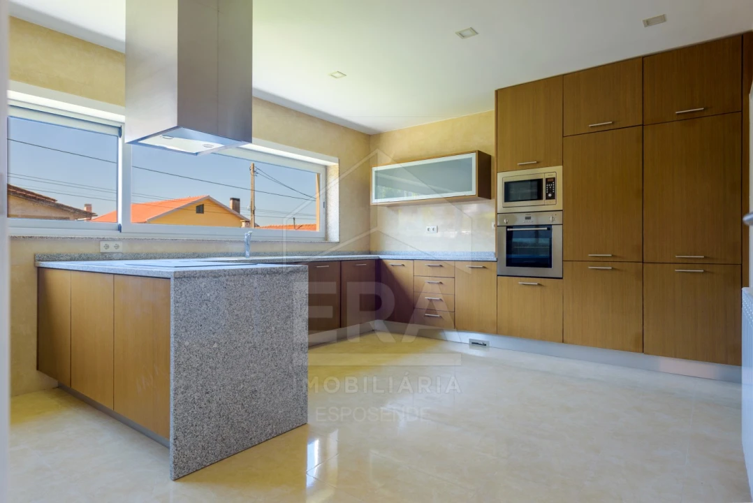 Moradia T3 para Venda em Antas Foto 9