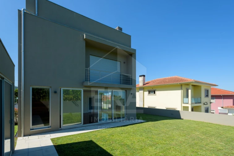 Moradia T3 para Venda em Antas Foto 4