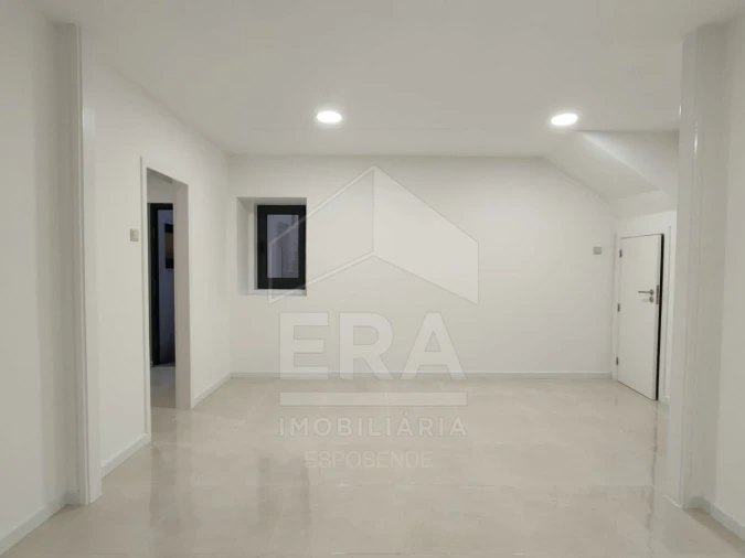 Moradia T4 para Venda em Darque Foto 3