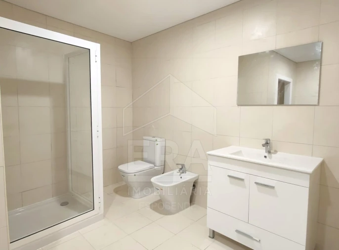 Moradia T4 para Venda em Darque Foto 5