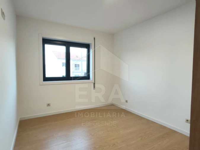 Moradia T4 para Venda em Darque Foto 8