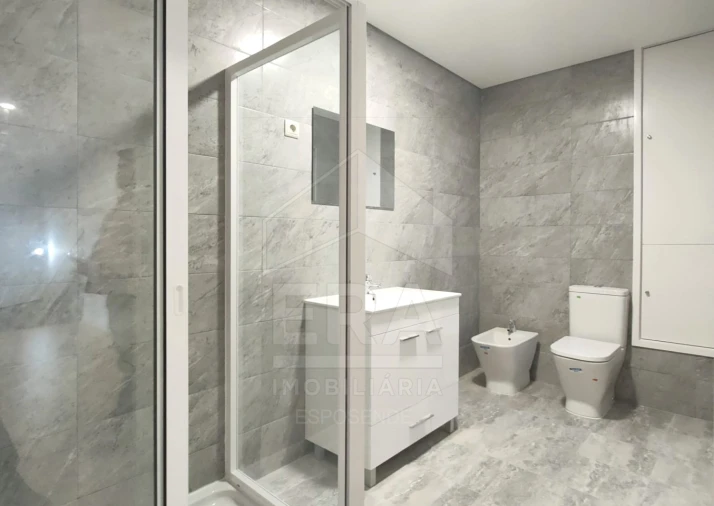 Moradia T4 para Venda em Darque Foto 10