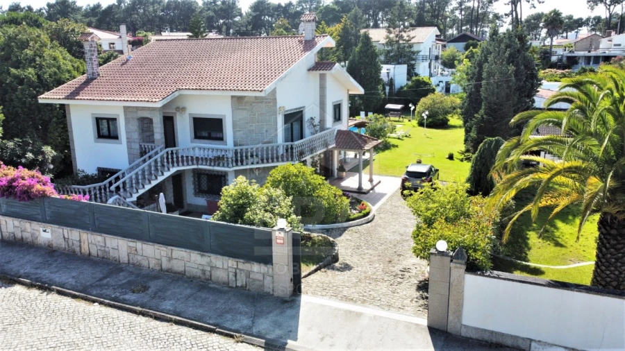 Moradia T5 para Venda em Darque Foto 2