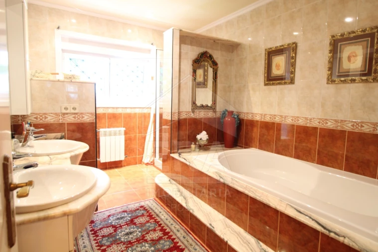 Moradia T5 para Venda em Darque Foto 12