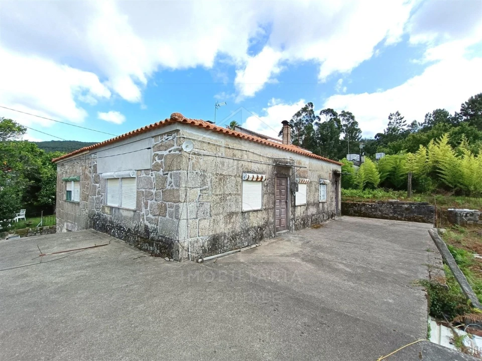 Moradia T2 para Venda em Gondarem Foto 2