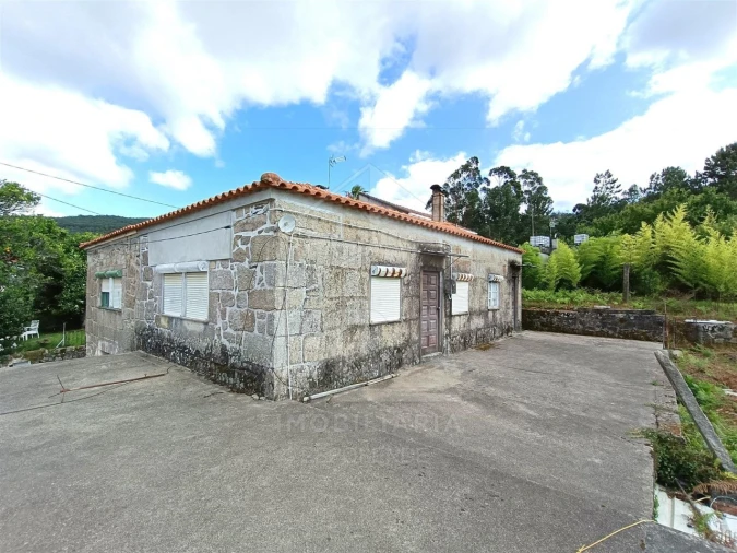 Moradia T2 para Venda em Gondarem Foto 2