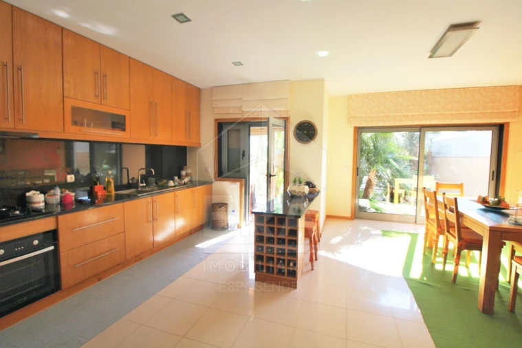 Moradia T4 para Venda em Darque