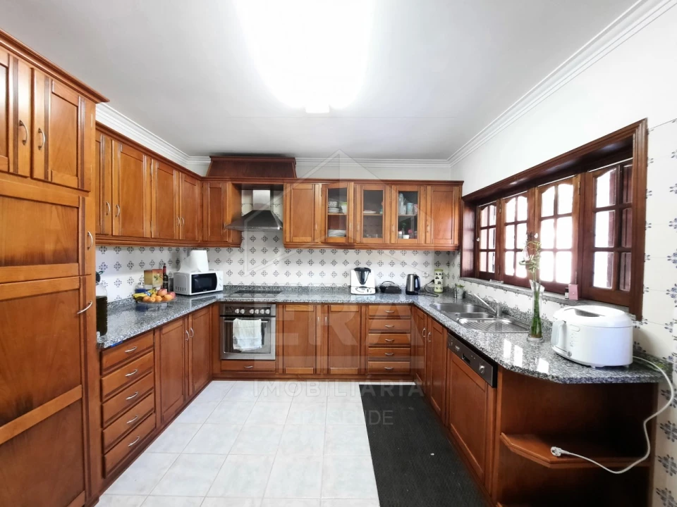 Moradia T4 para Venda em Palmeira de Faro e Curvos Foto 2