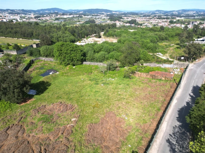 Terreno para Venda em Esmeriz e Cabeçudos Foto 1